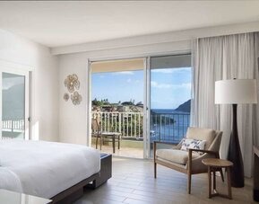 Royal Sonesta Kaua'i Resort Lihue double bed guest room with a balcony and splendid ocean view.