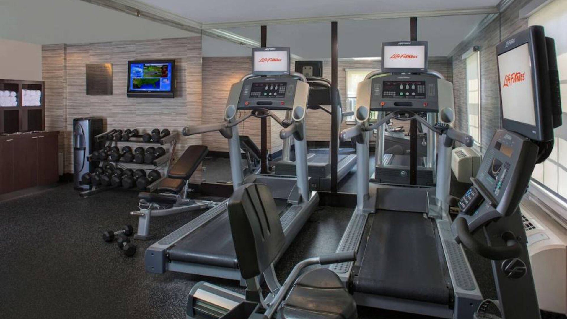 Sonesta Select Boston Lowell Chelmsford’s fitness center is equipped with exercise machines including treadmills, in addition to free weights.