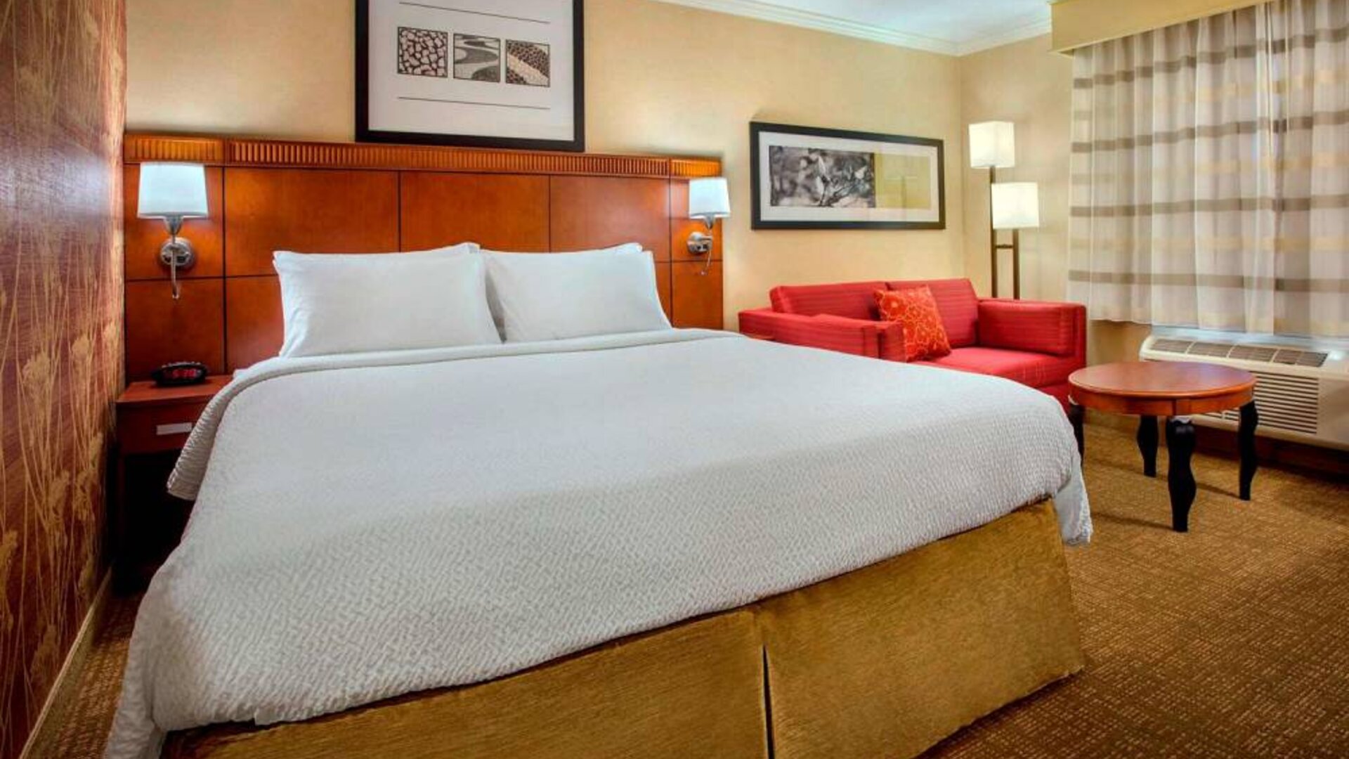 Double bed guest room in Sonesta Select Boston Danvers, furnished with sofa and coffee table.