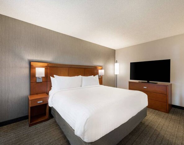Sonesta Select San Jose Airport double bed guest room, including a large widescreen television.