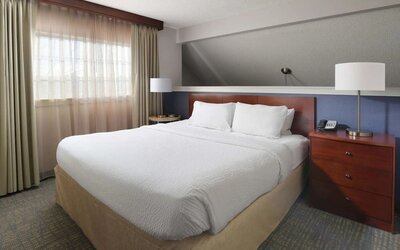 Romantic king room at Sonesta ES Suites Albuquerque.