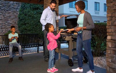 Sonesta ES Suites Charlotte Arrowood’s outdoor barbecue and picnic area offers outdoor dining, under cover, for guests.