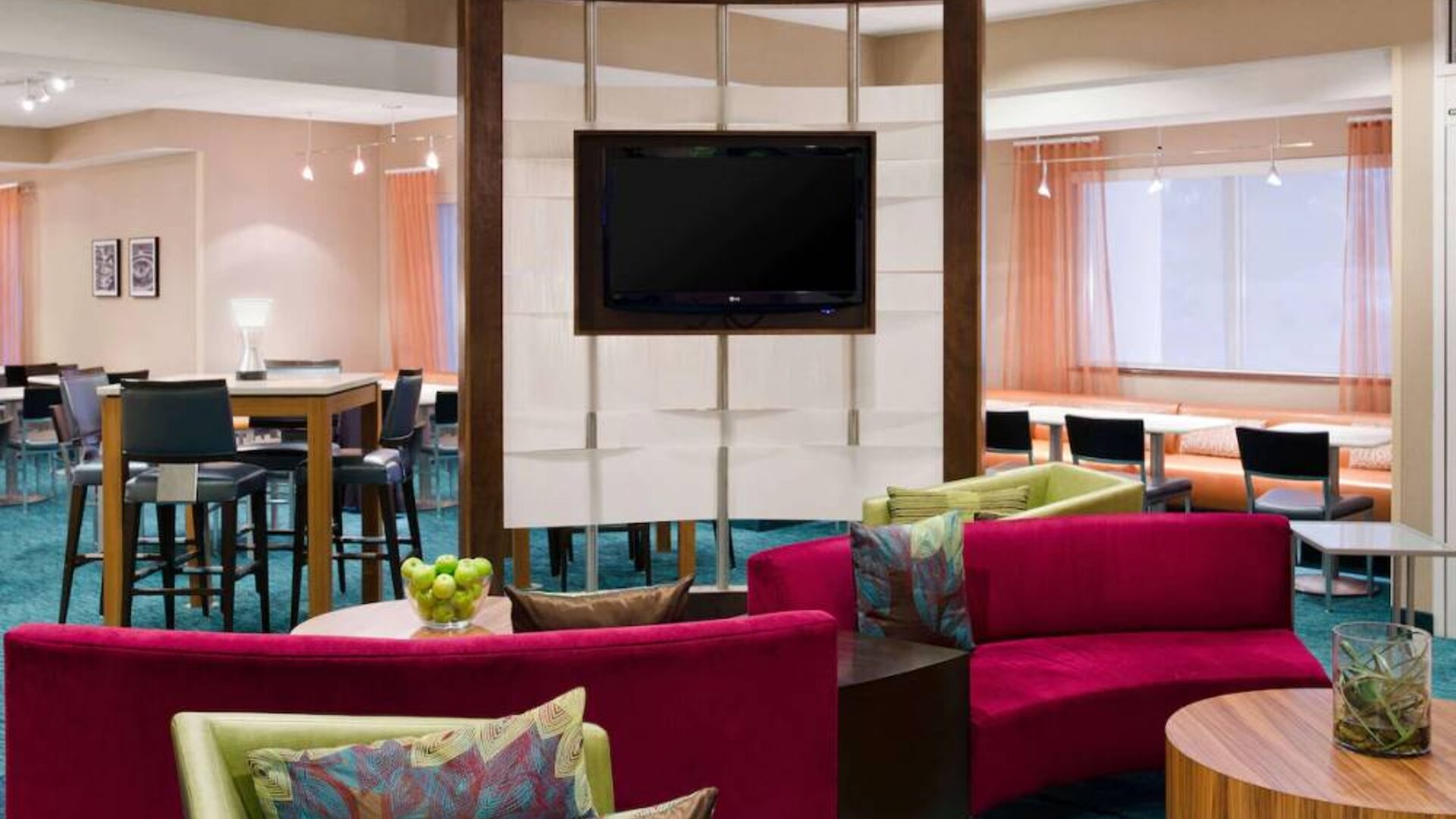 Sonesta Select Seattle Renton’s lobby lounge has comfortable seating, coffee tables, and a wall-mounted TV.