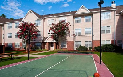 Sonesta ES Suites Birmingham Homewood’s outdoor sports court can be used for multiple activities, including tennis and basketball.