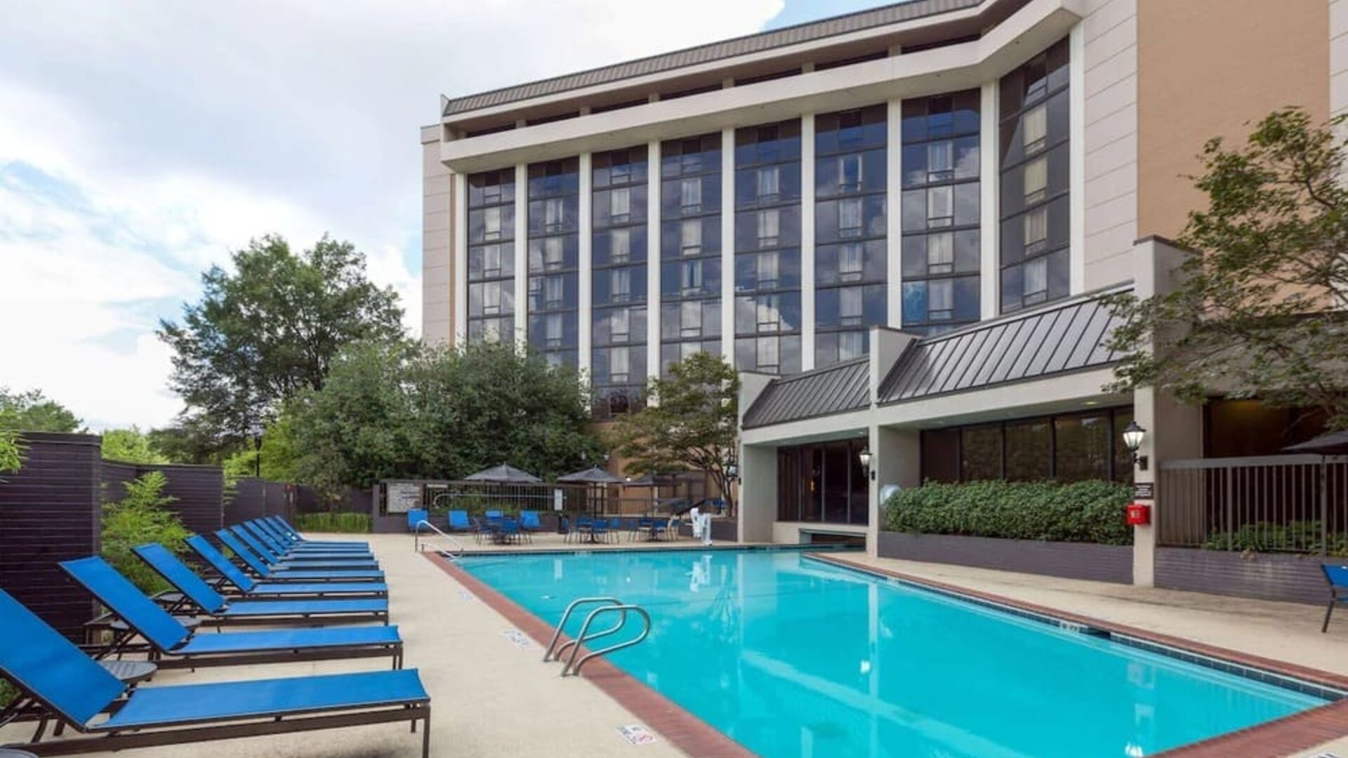 Outdoor pool at Sonesta Atlanta Northwest Galleria.
