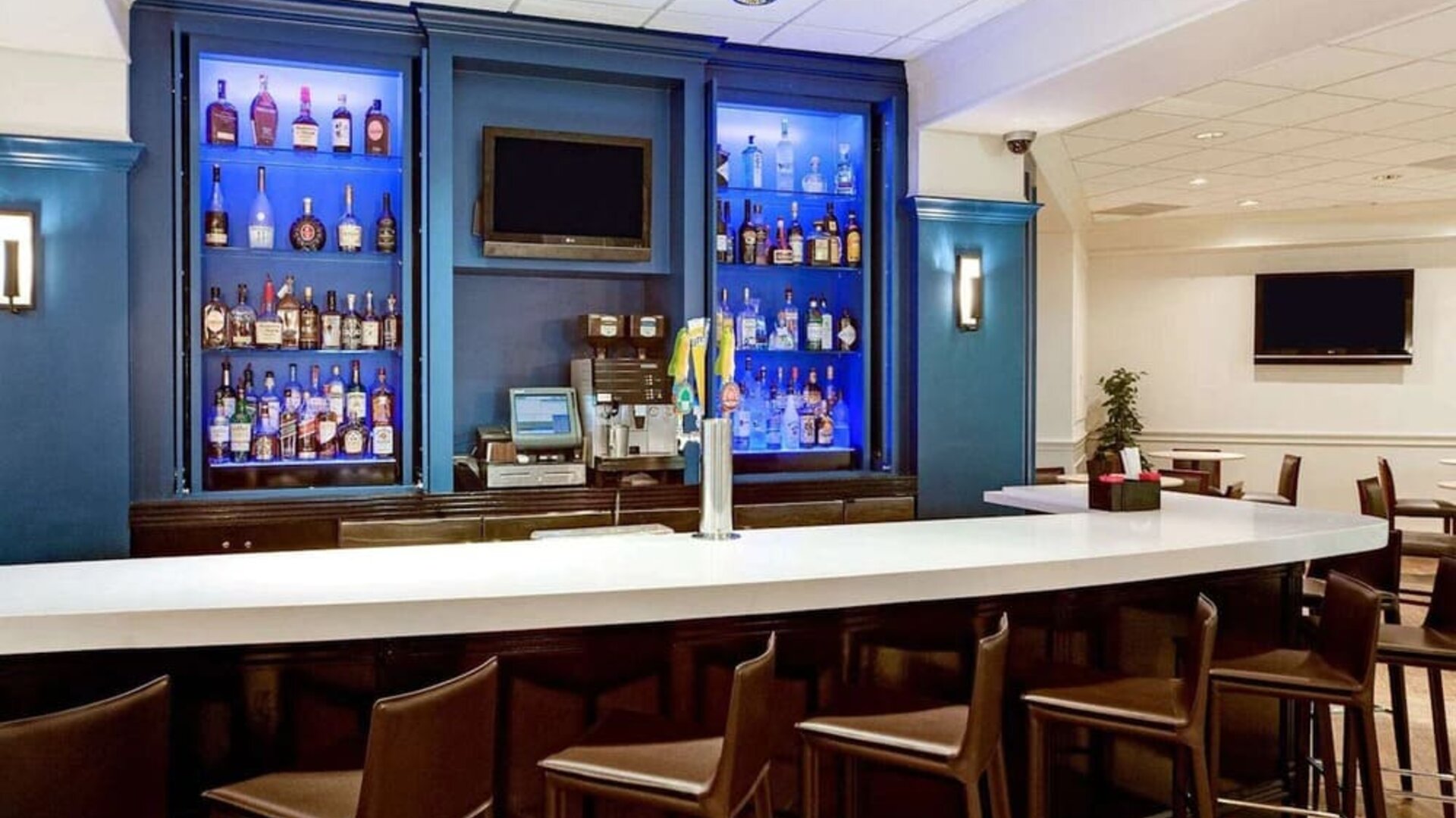 Bar and coworking space at Sonesta Atlanta Northwest Galleria.