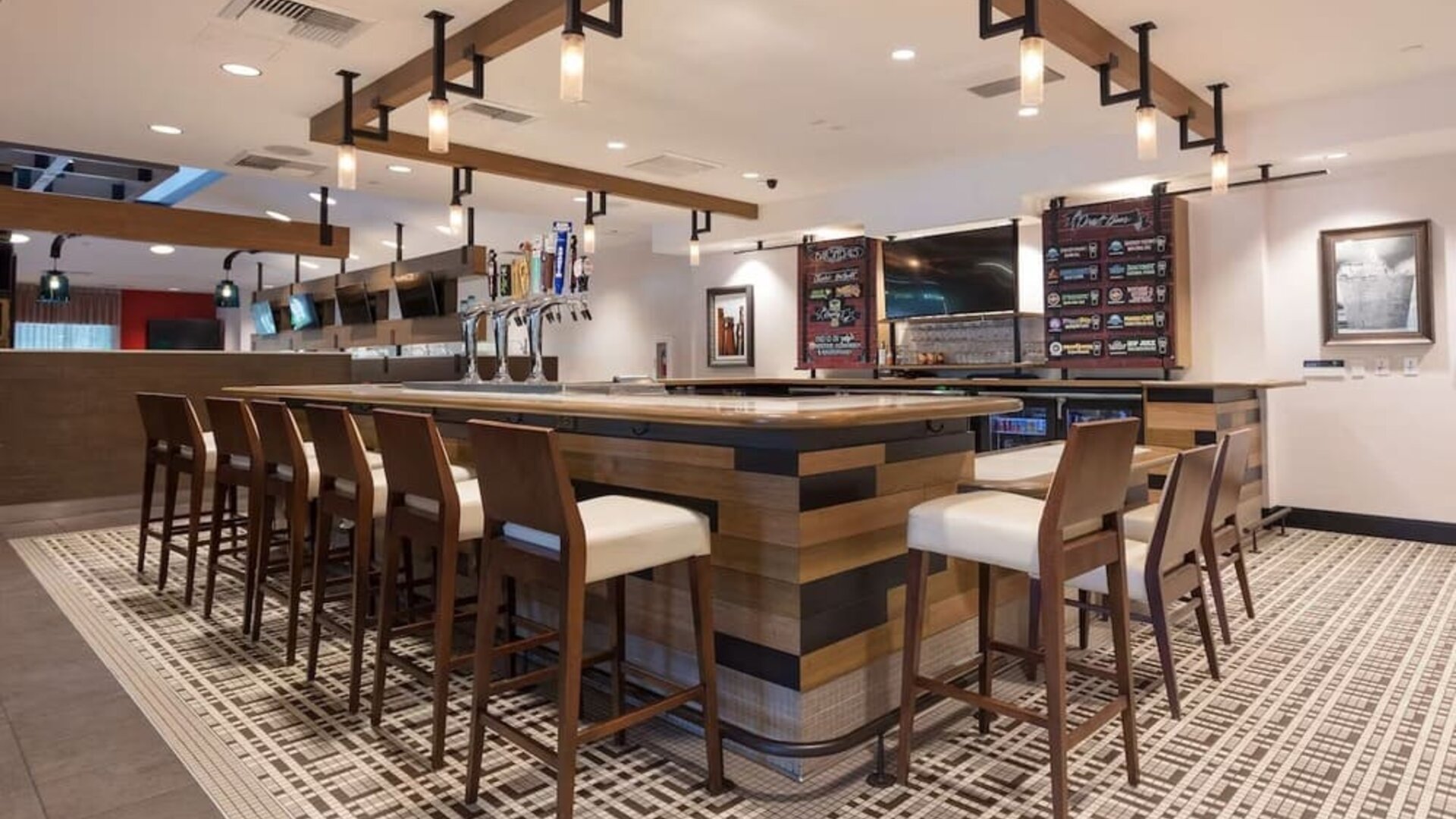 Bar and coworking space at Sonesta Anaheim Resort Area.
