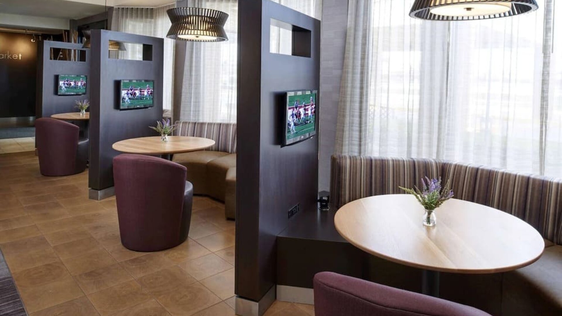 Work and coworking pods at Sonesta Select Milwaukee Brookfield.