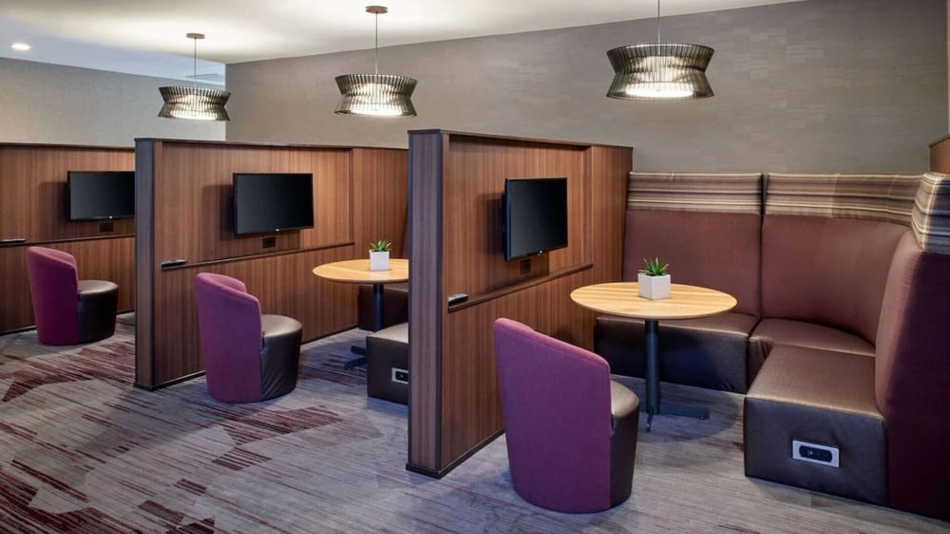 Work pods at Sonesta Select Minneapolis Eden Prairie.