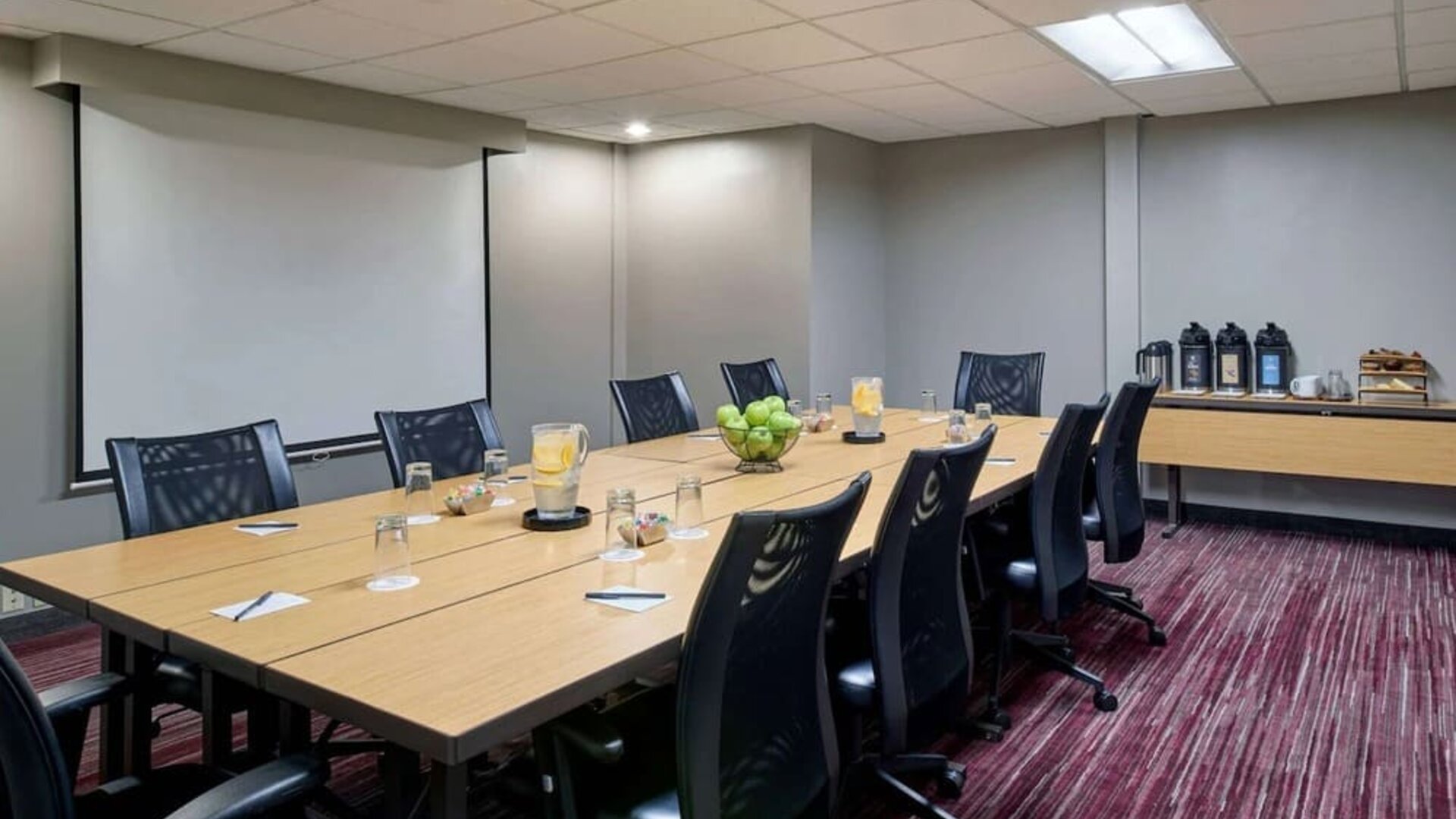 Meeting room at Sonesta Select Minneapolis Eden Prairie.