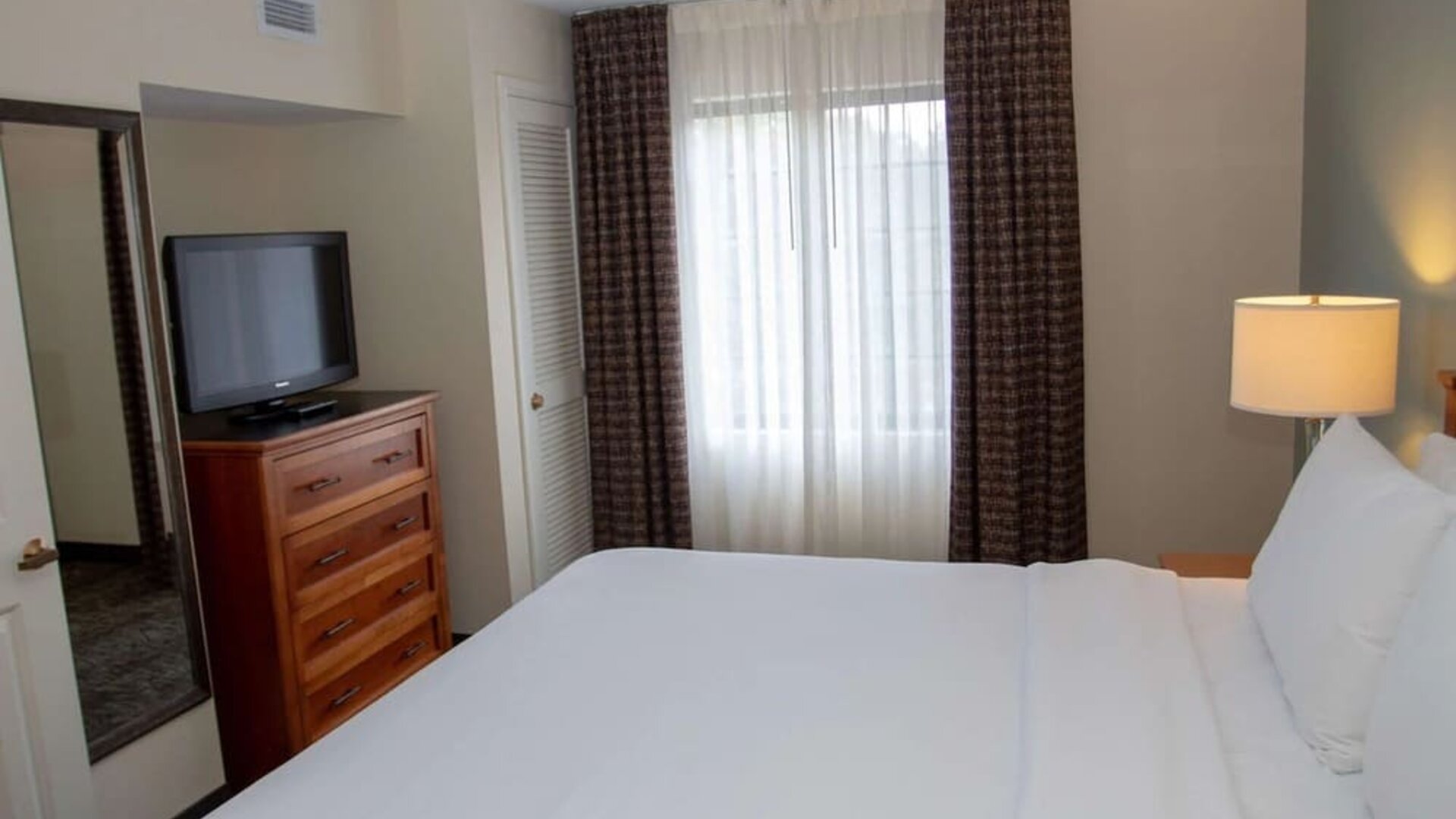 Sonesta ES Suites San Antonio Northwest - Medical Center guest room, furnished with double bed and widescreen television.