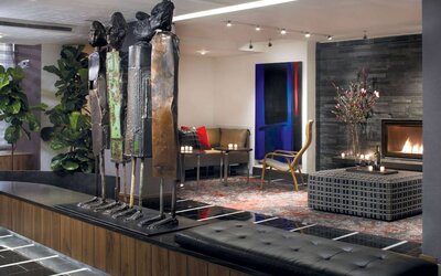 The hotel’s lobby is furnished with stylised sculptures, as well as comfortable seating close to a fireplace.