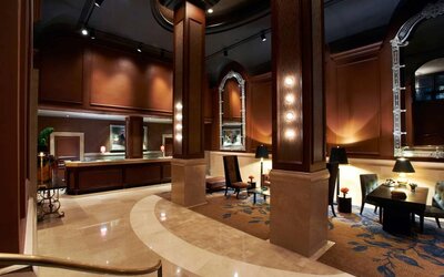 The Benjamin Royal Sonesta New York’s lobby includes coffee tables and chairs in a spacious environment.