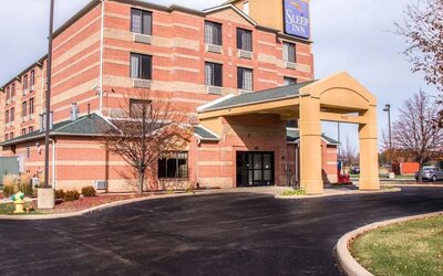 Parking available at Sleep Inn Tinley Park.