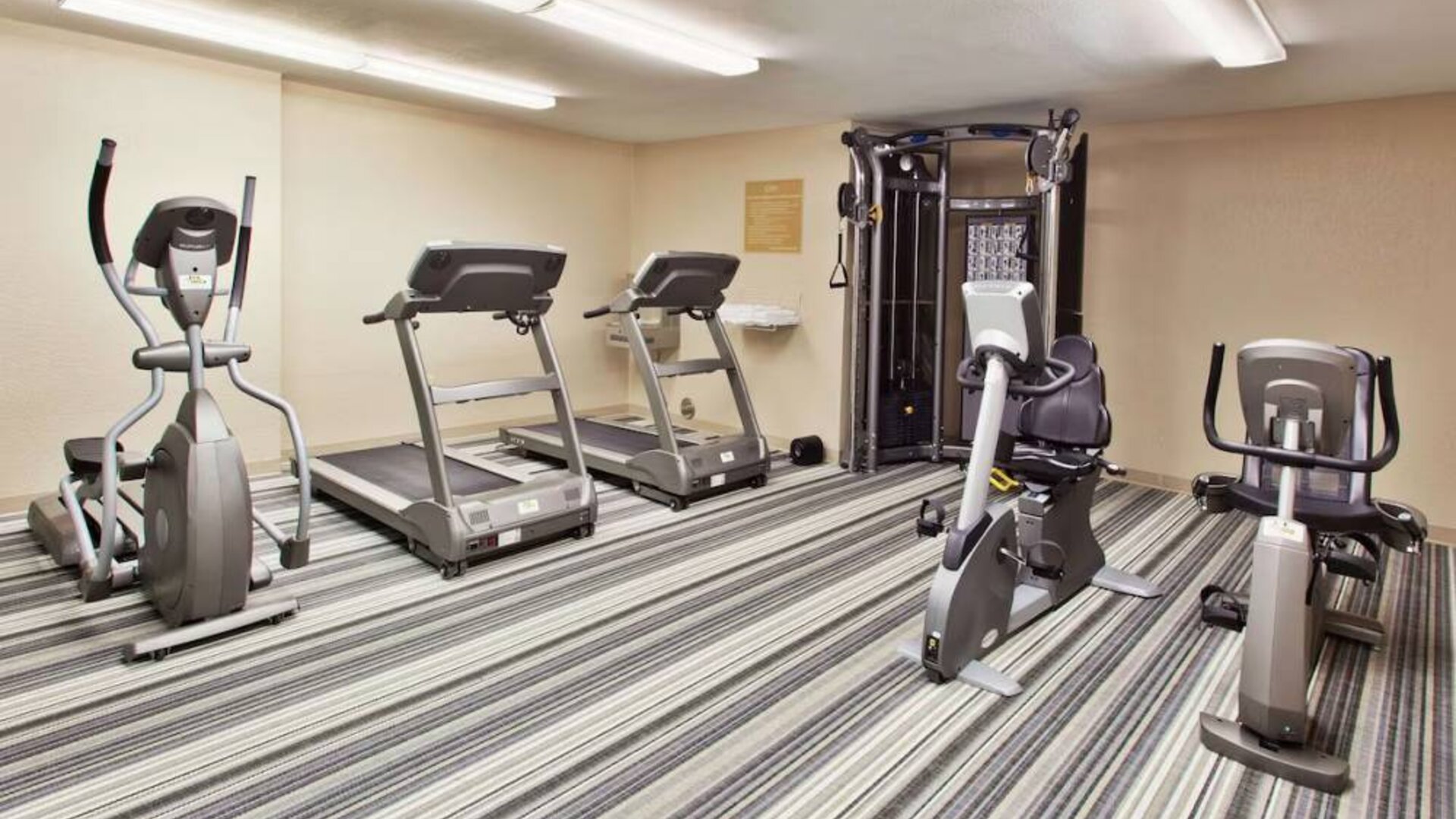 Sonesta Simply Suites Austin The Domain Area’s fitness center is equipped with a variety of exercise machines for guests to use.