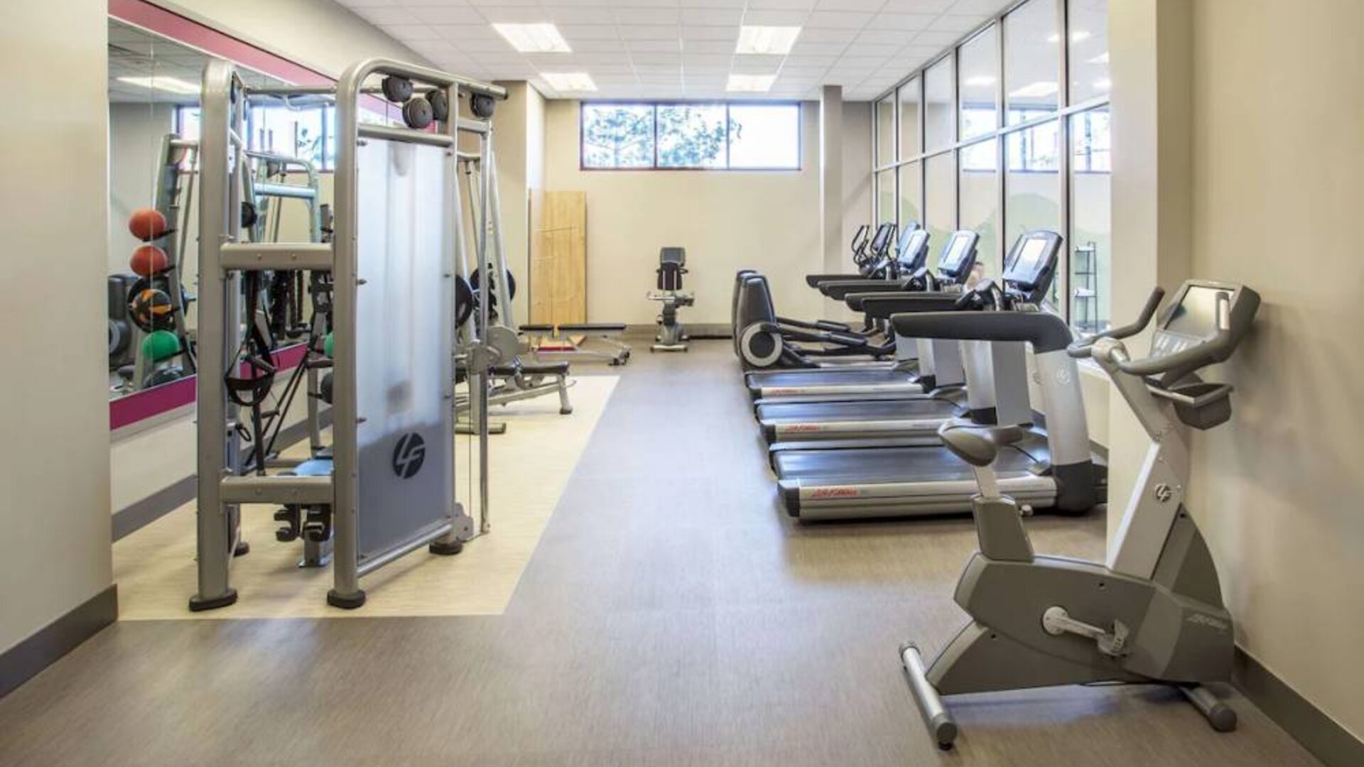 Sonesta Milwaukee West Wauwatosa’s fitness center is equipped with gym balls and various types of exercise machines.