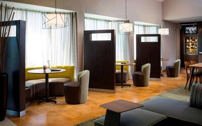 Sonesta Select Boca Raton’s media pods provide cozy nooks for co-working, each equipped with a coffee table and comfy seating right by a window.