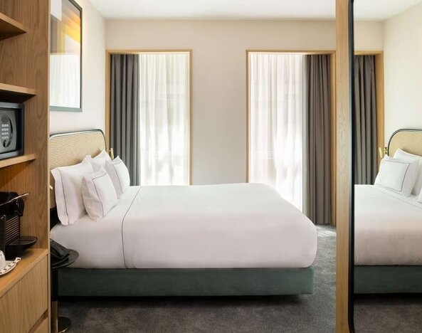 Day room with coffee machine and in-room safe at Arts Hotel Porto.