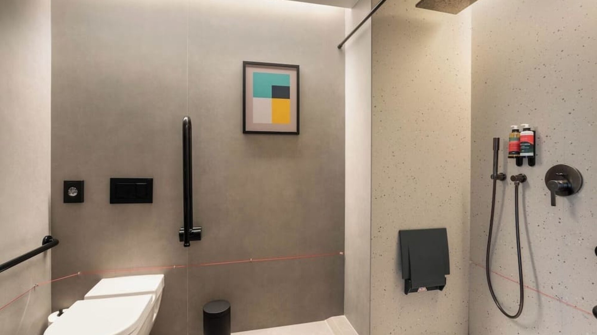 Guest bathroom with shower at Arts Hotel Porto.