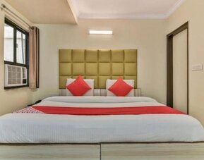 Romantic king room at Hotel Smart Stay. 