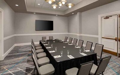 Board room at Embassy Suites By Hilton San Rafael Marin County.
