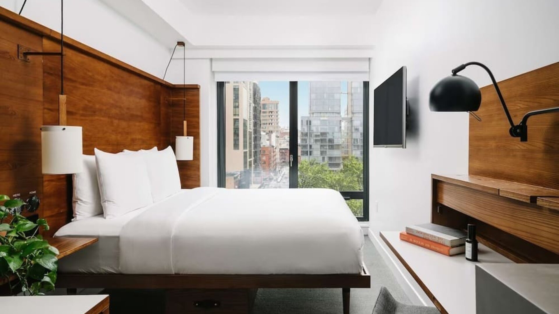 Day use room with TV at Arlo SoHo.
