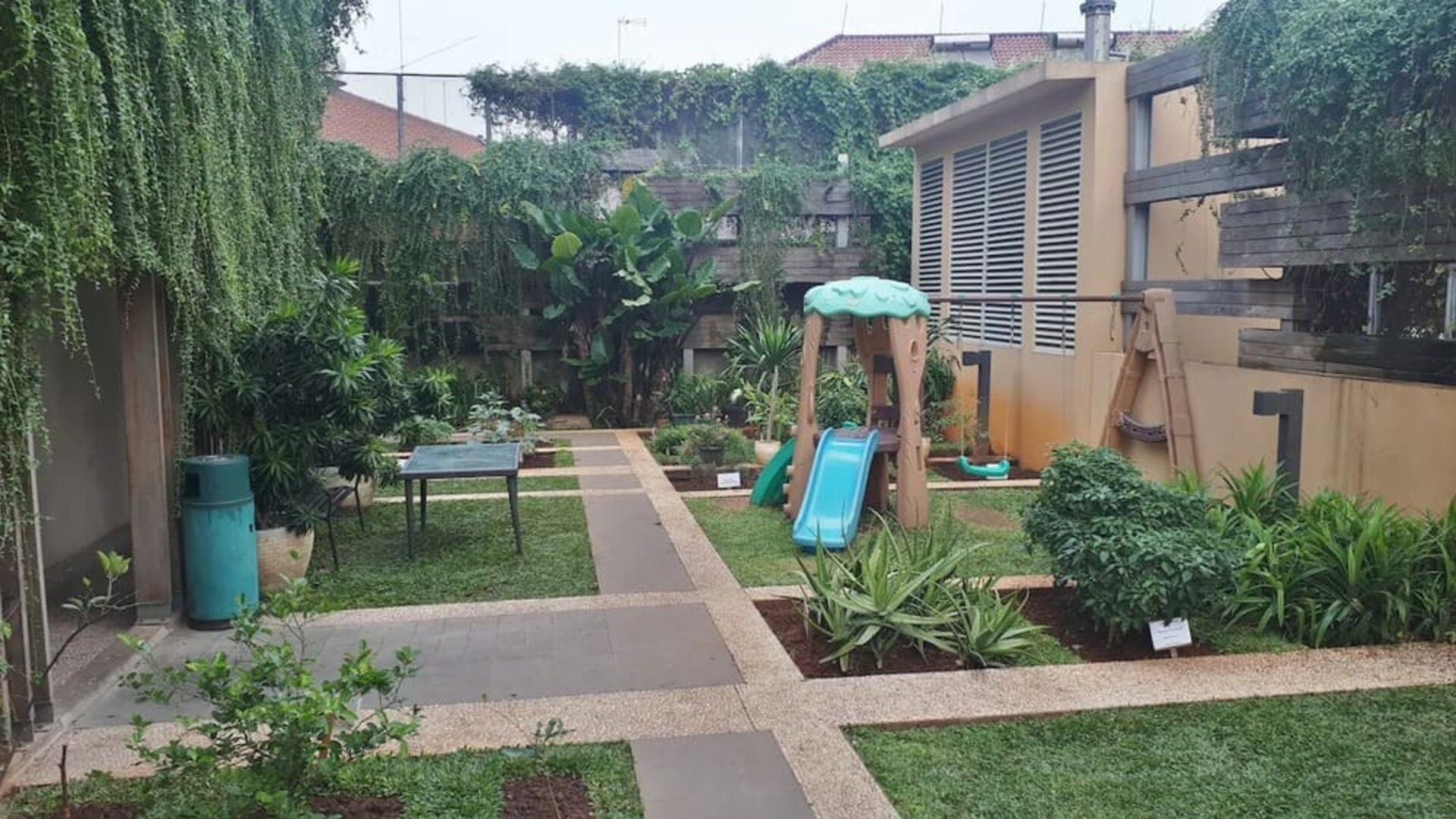 Relaxing garden at Fraser Residence Menteng Jakarta.