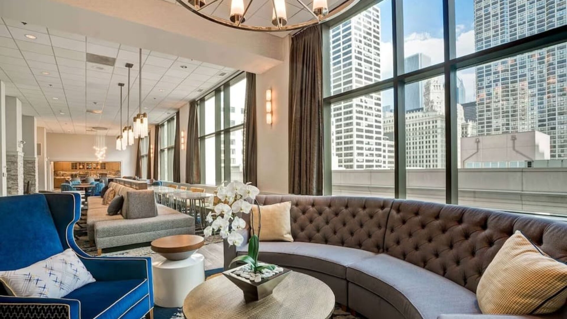 Lounge and lobby at Homewood Suites By Hilton Chicago-Downtown.