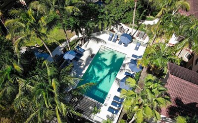 Stunning outdoor pool at Sonesta ES Suites Fort Lauderdale Plantation.
