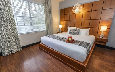 Romantic day room at Chesterfield Hotel & Suites.