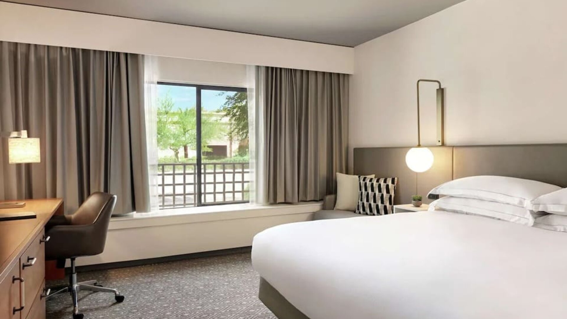 Romantic king room at Hilton Scottsdale Resort & Villas.