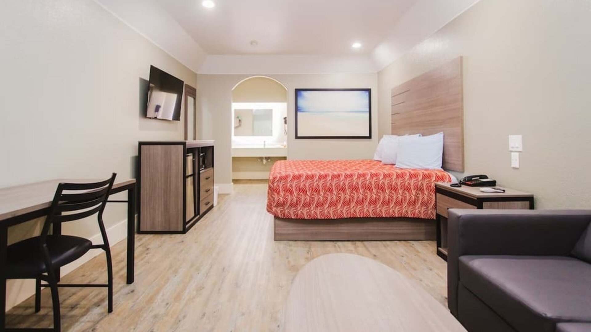 King room with work space at Palace Inn I-10 West & Beltway 8.