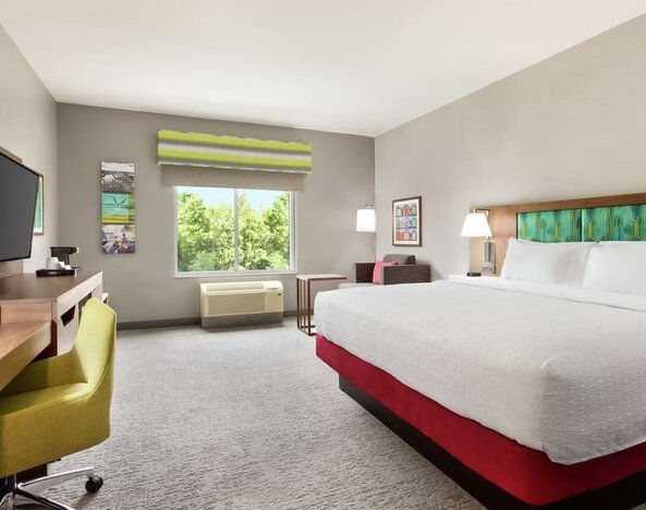 Day use room with TV at Hampton Inn & Suites Miami Kendall. 