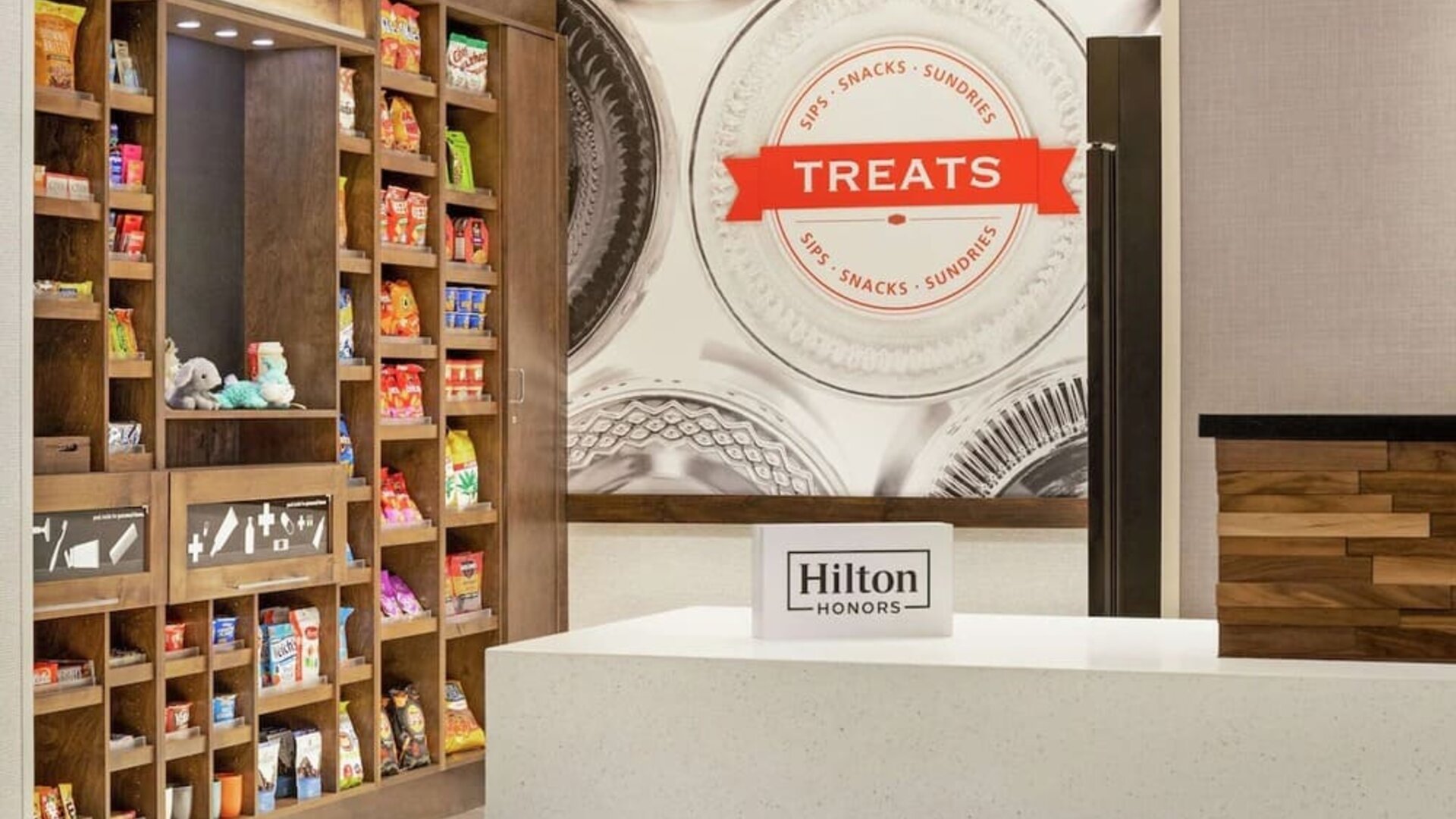 Convenience store at Hampton Inn & Suites Miami Kendall. 