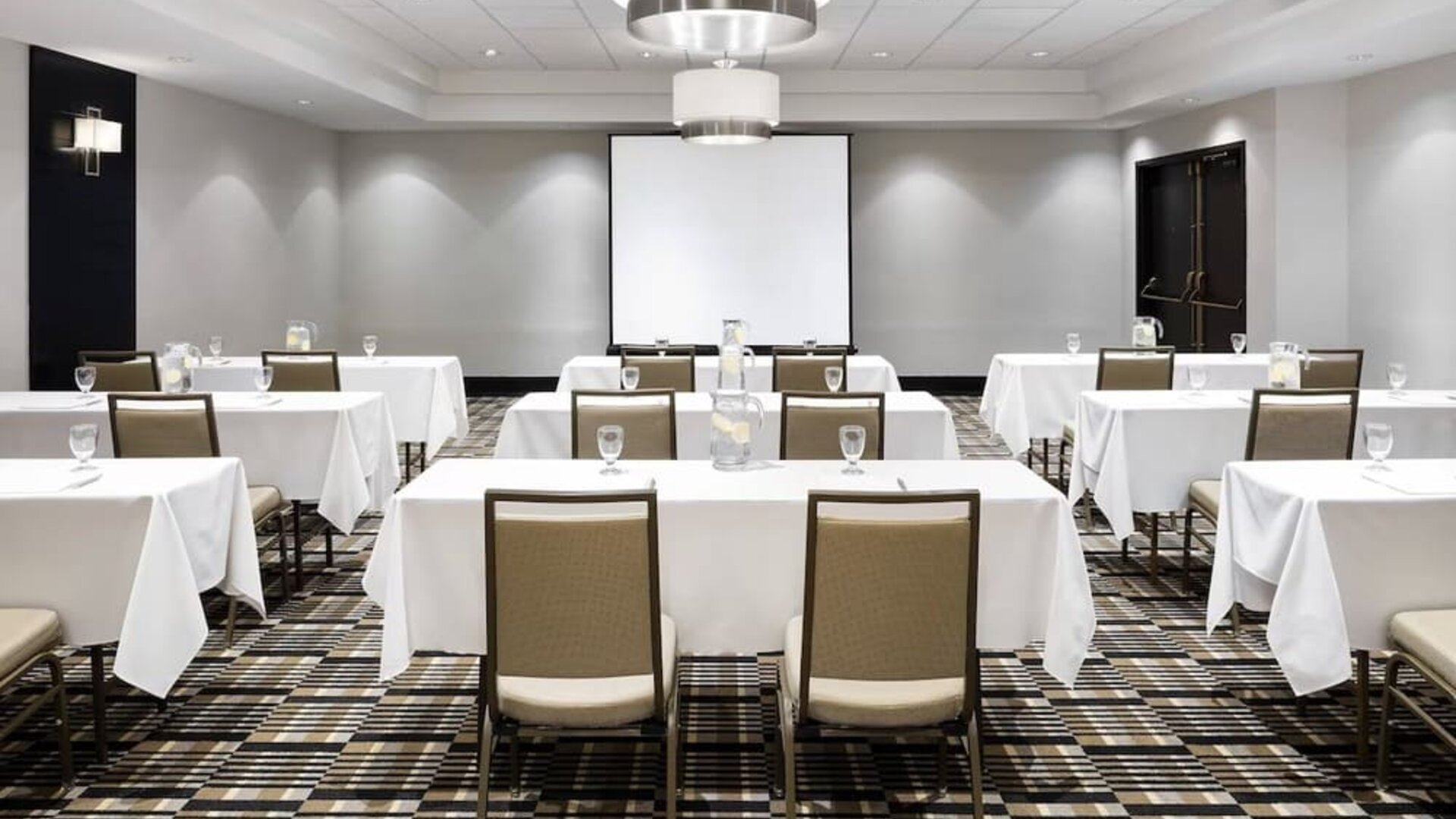 Professional meeting room at Four Points By Sheraton Mississauga Meadowvale.