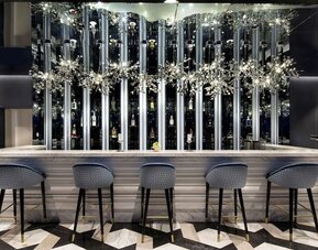 Bar and lounge at DoubleTree By Hilton Istanbul - Piyalepasa.