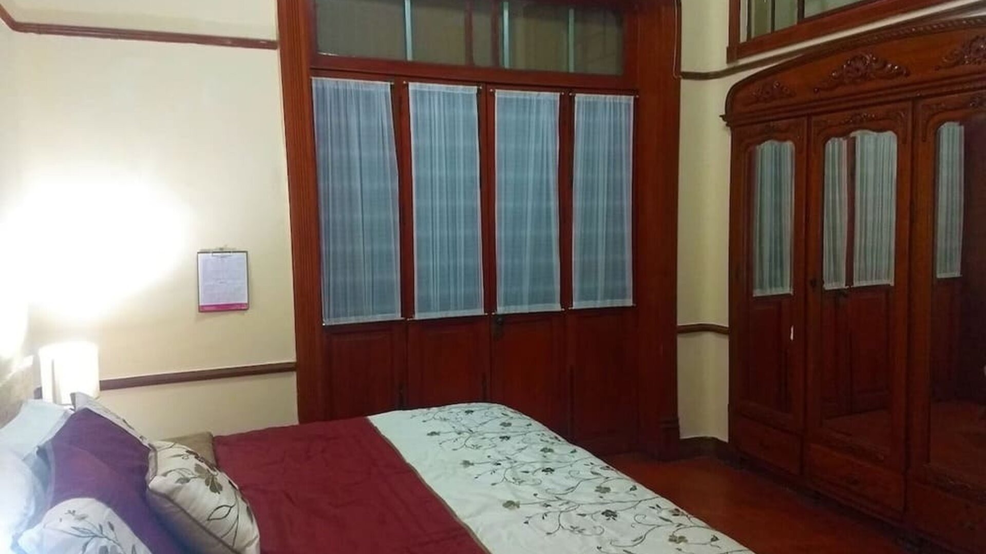 Cozy day use room at Casa María Hostal.