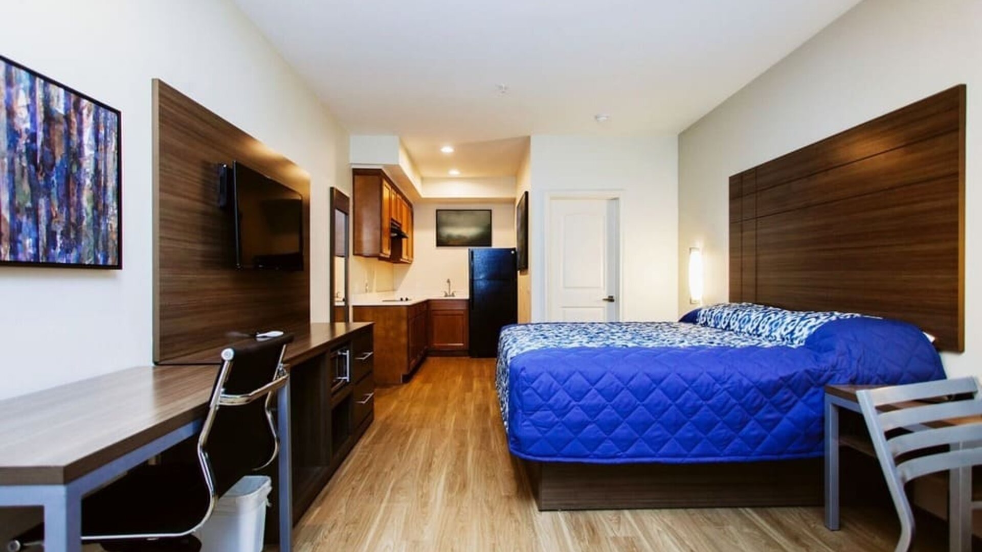 Day use room with work station at Palace Inn Westpark Blue.