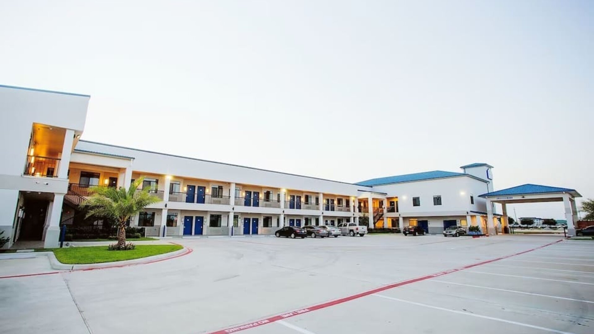 Parking area at Palace Inn Westpark Blue.