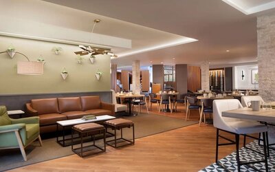 Restaurant and coworking space at Sonesta Silicon Valley.