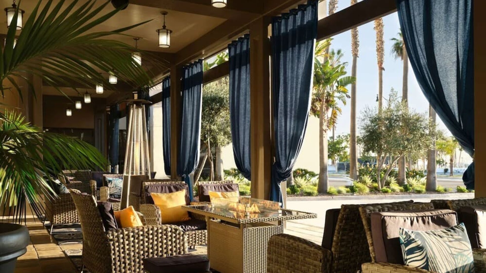 Relaxing dining and coworking space at Sonesta Redondo Beach & Marina.