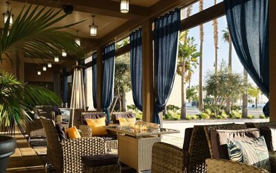 Relaxing dining and coworking space at Sonesta Redondo Beach & Marina.