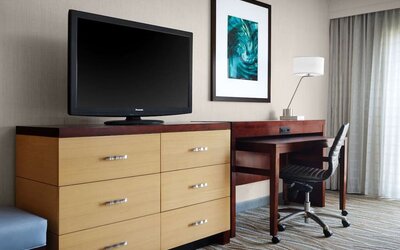 Work space at Sonesta Redondo Beach & Marina.