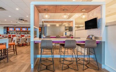 Bar and coworking space at Sonesta San Jose.