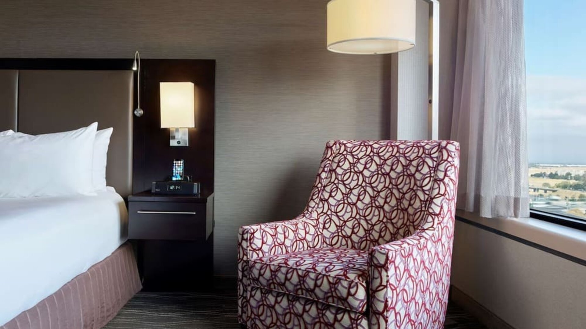 Day use room with natural light at Sonesta San Jose.