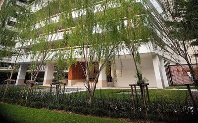 Hotel exterior with garden at Fraser Suites Sukhumvit, Bangkok.