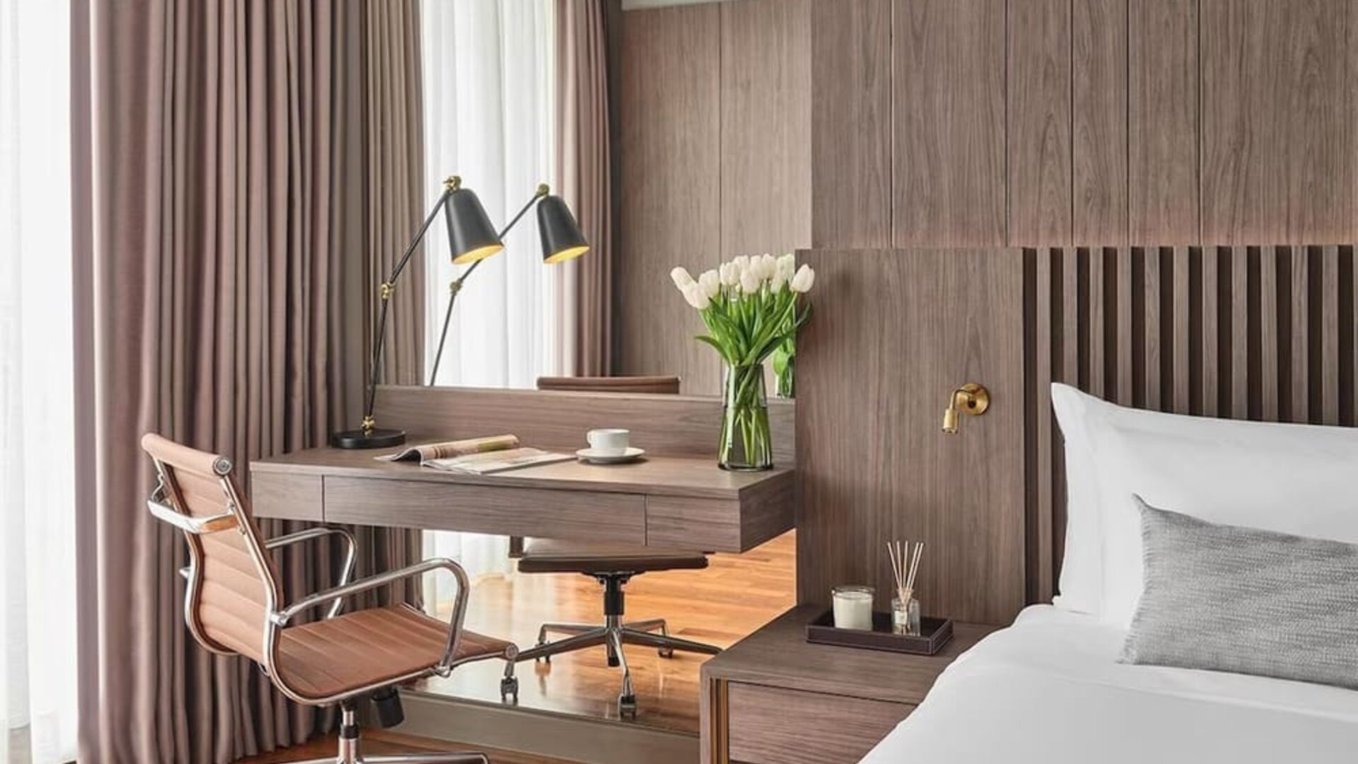 Day room equipped with work desk at Fraser Suites Sukhumvit, Bangkok.