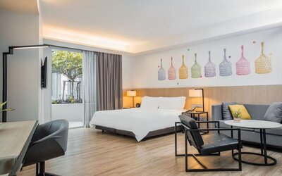 Spacious day room with work station at Modena By Fraser Bangkok.