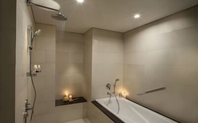 Private guest bathroom at Fraser Place Setiabudi Jakarta.