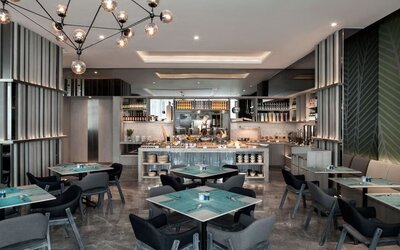 Dining area at Fraser Place Setiabudi Jakarta.